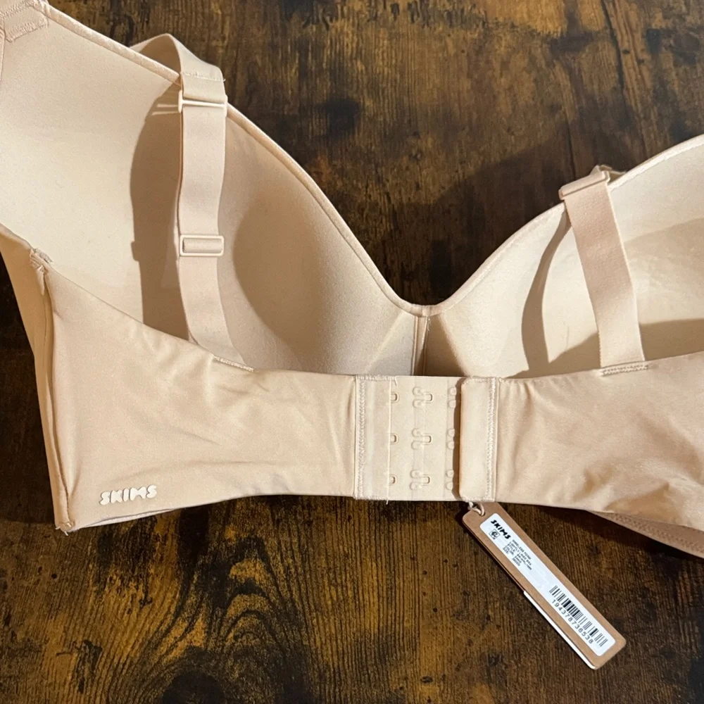 SKIMS SAND Wireless Form Bra No wire - Picture 2 of 5